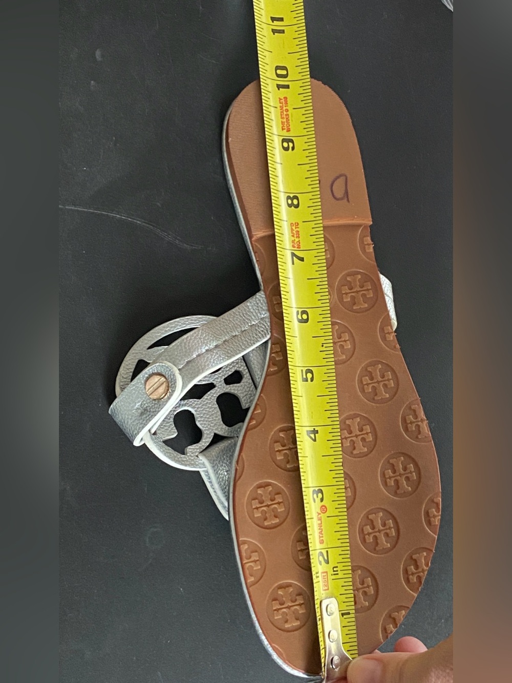 Tory Burch Miller Metallic Silver Logo Thong Sandals - Picture 9 of 9